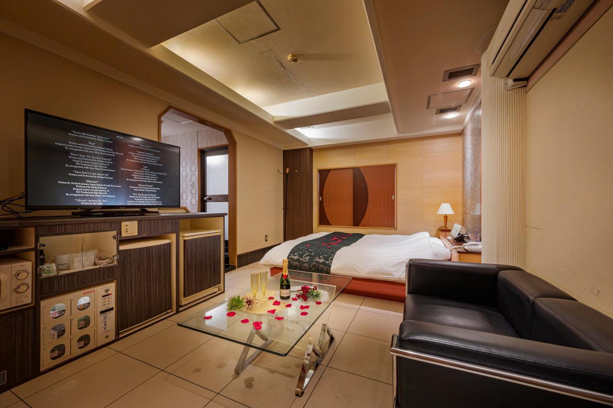Hotel Mobilia (Adults Only) Tsurugashima Esterno foto